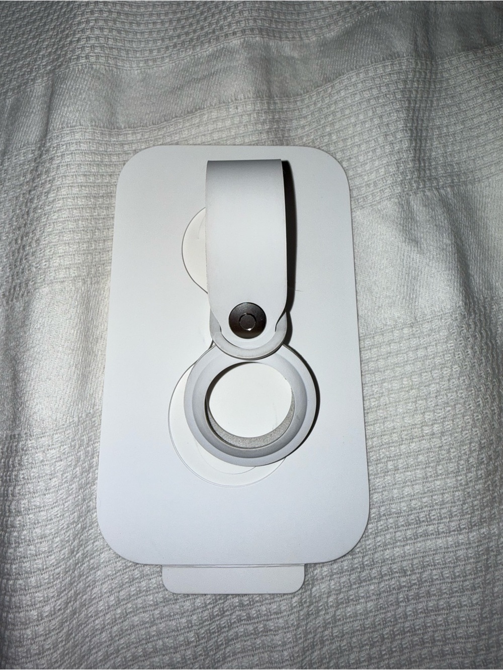 Apple AirTag Loop Keychain - Picture 4 of 5